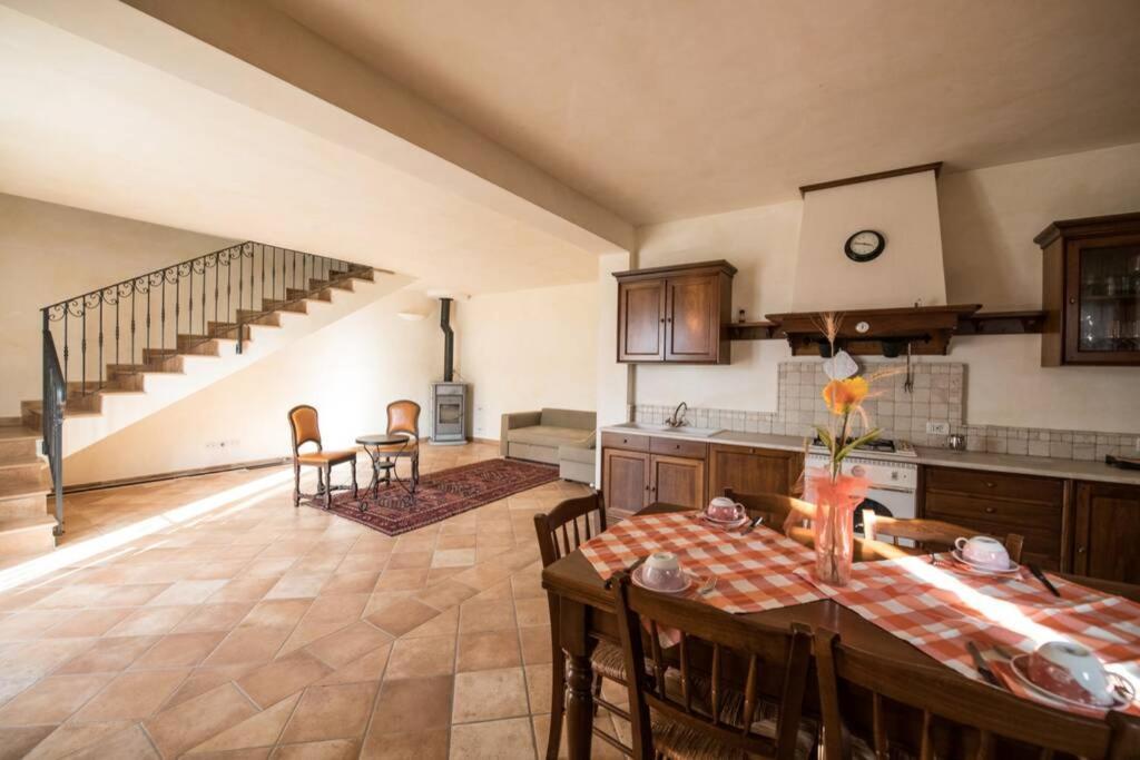 La Casa Vacanza Con Vista Panoramica Sui Vigneti Rotella Kültér fotó
